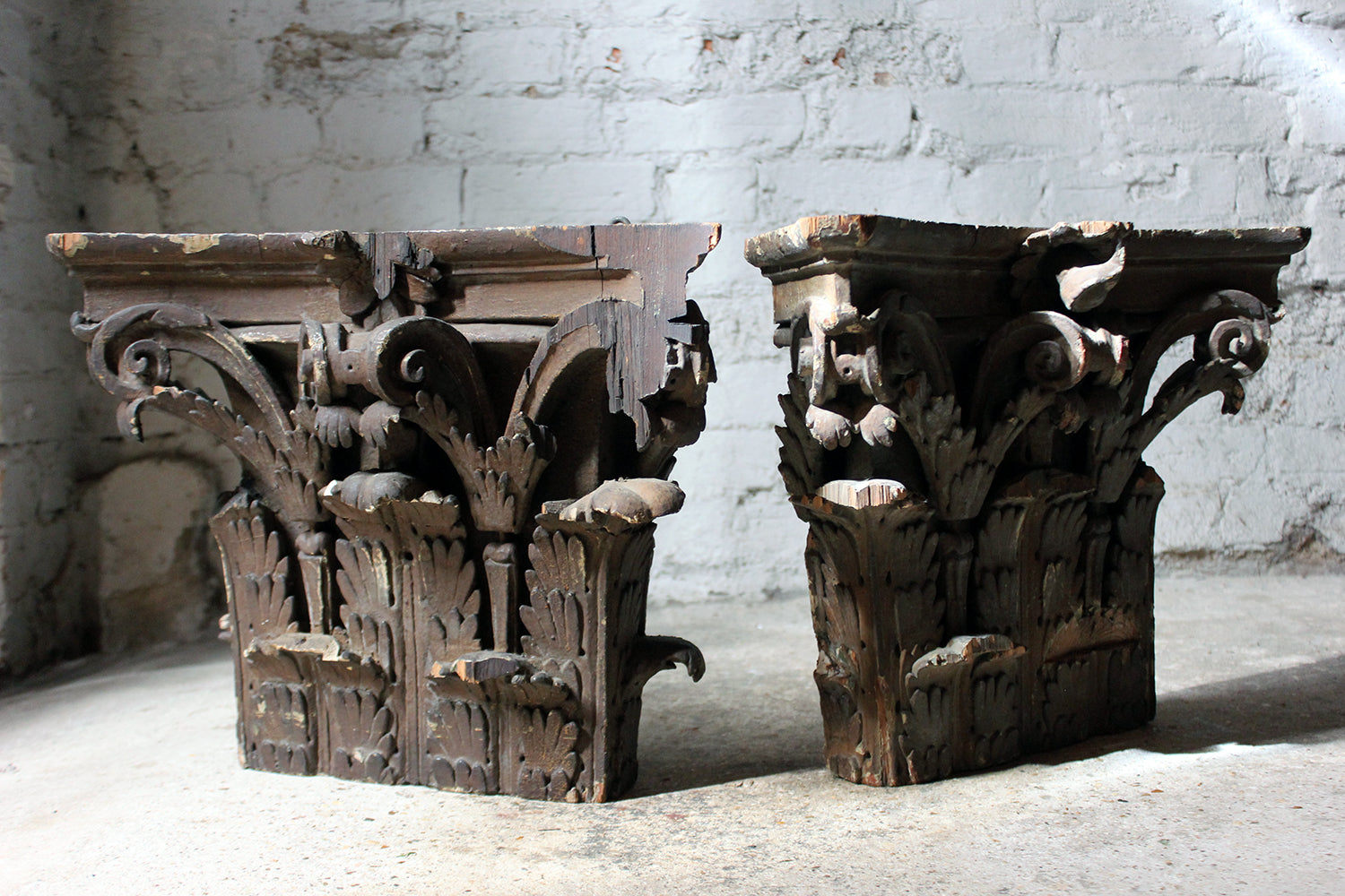 A Decorative Pair of Carved Pine, Plaster & Gesso Painted Corinthian Capital Wall Brackets c.1800