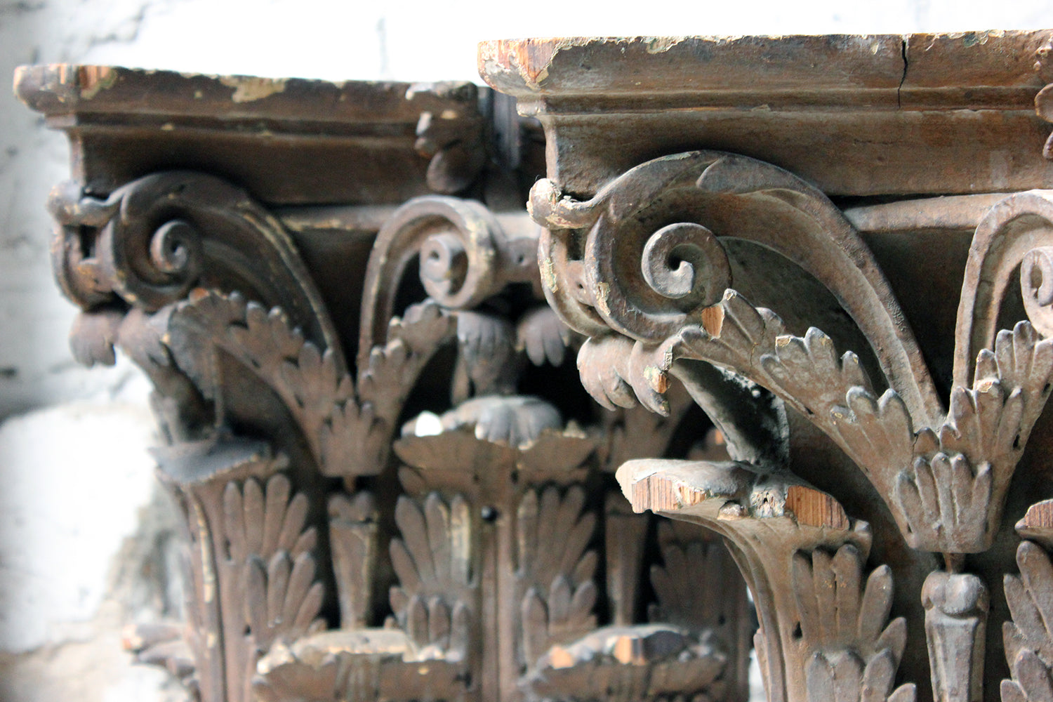 A Decorative Pair of Carved Pine, Plaster & Gesso Painted Corinthian Capital Wall Brackets c.1800