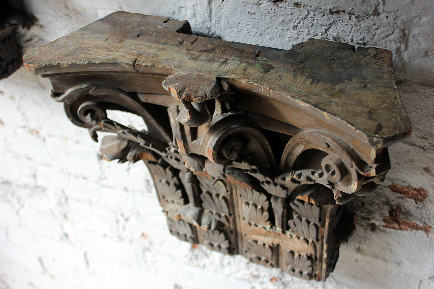 A Decorative Pair of Carved Pine, Plaster & Gesso Painted Corinthian Capital Wall Brackets c.1800