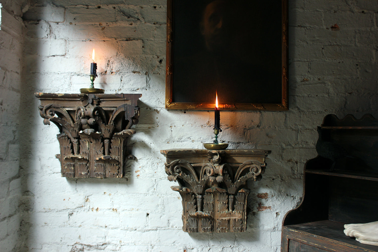 A Decorative Pair of Carved Pine, Plaster & Gesso Painted Corinthian Capital Wall Brackets c.1800