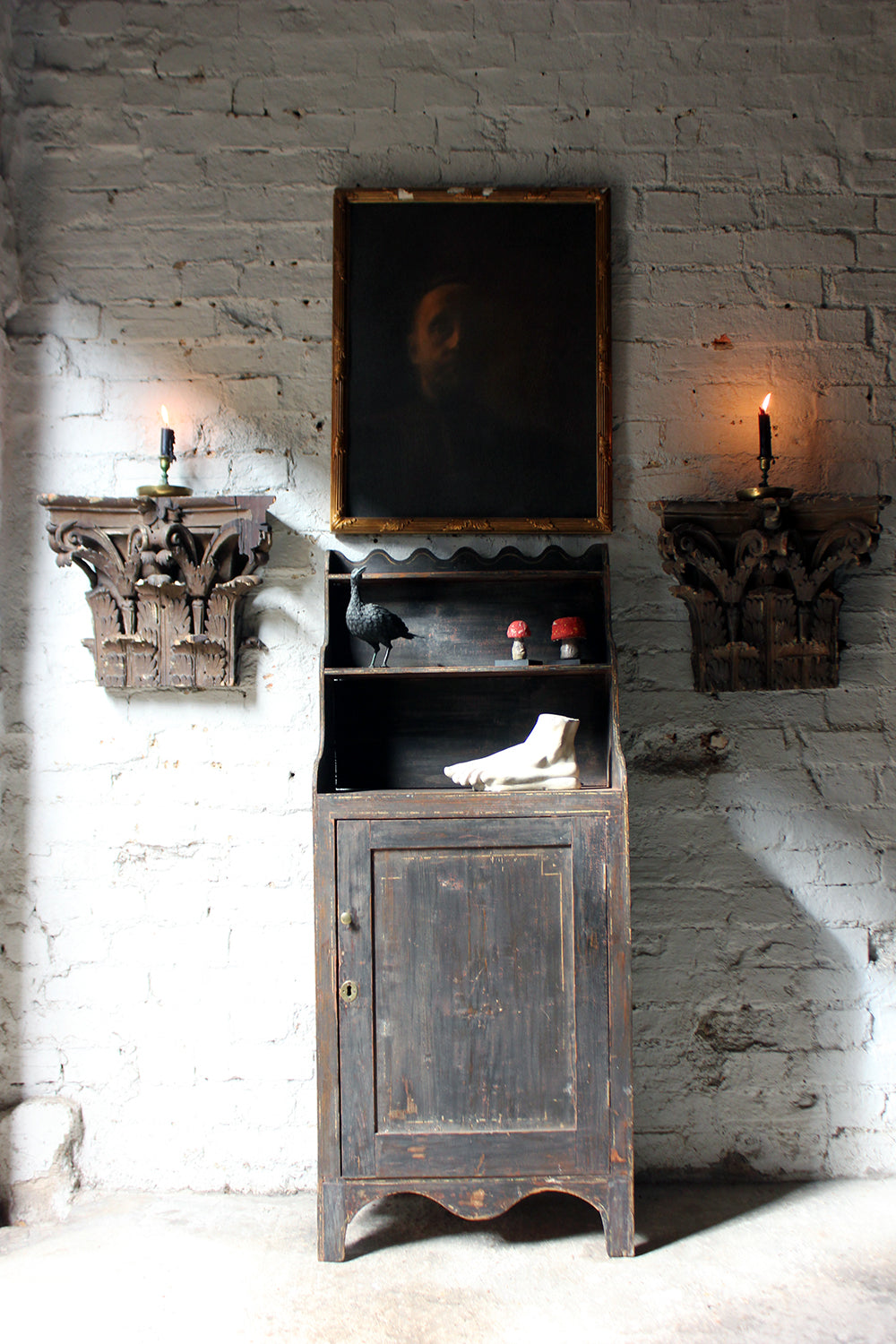 A Decorative Pair of Carved Pine, Plaster & Gesso Painted Corinthian Capital Wall Brackets c.1800