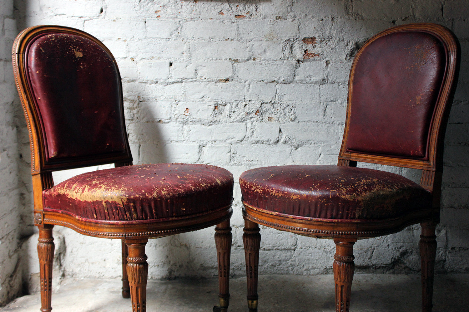 A Good Pair of Early Victorian Golden Oak & Leather Upholstered Library Chairs c.1840-50