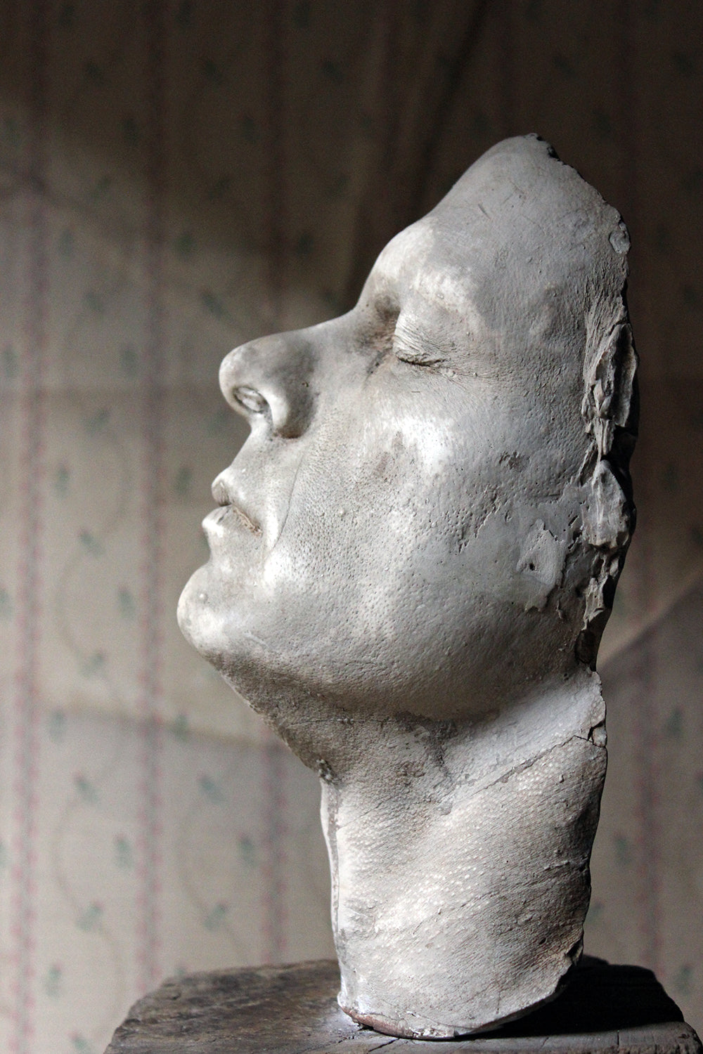 A Finely Cast Early 20thC Plaster Life Mask of a Gentleman