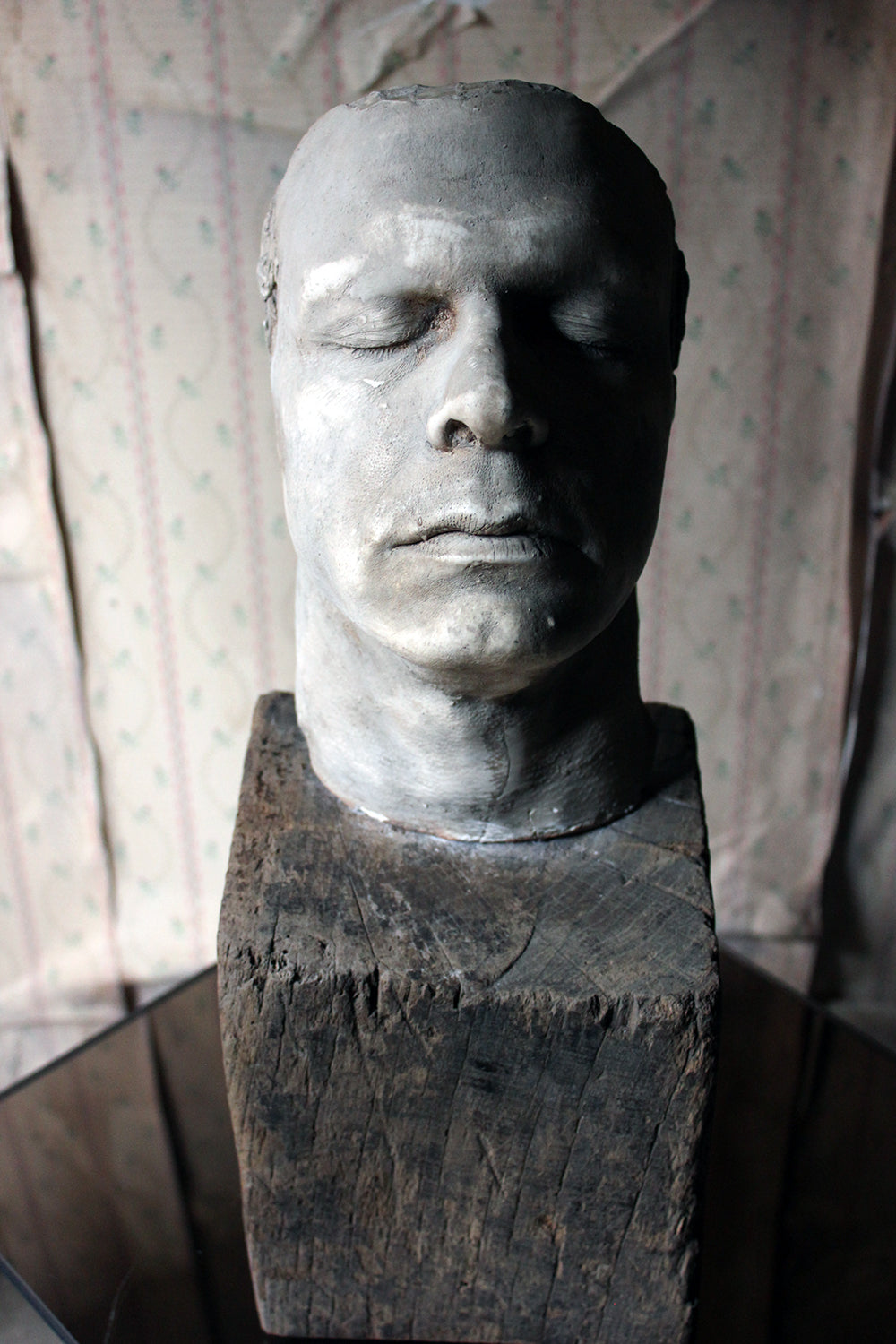 A Finely Cast Early 20thC Plaster Life Mask of a Gentleman