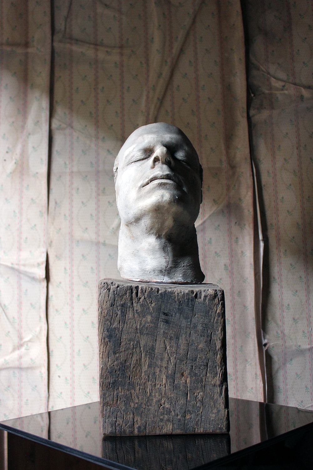 A Finely Cast Early 20thC Plaster Life Mask of a Gentleman