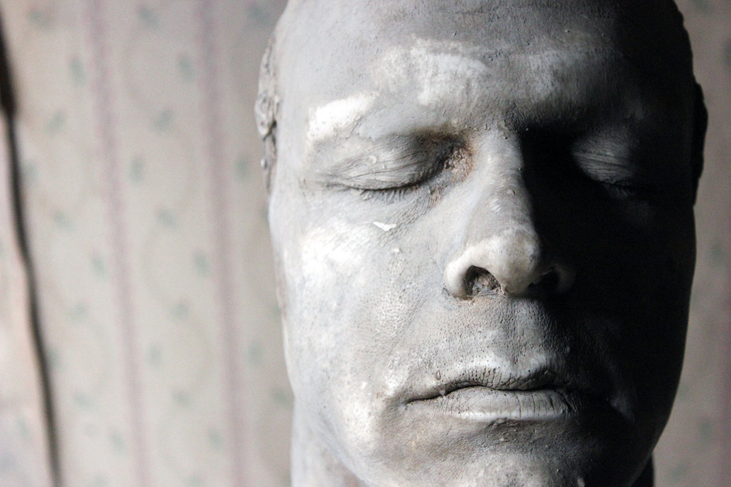 A Finely Cast Early 20thC Plaster Life Mask of a Gentleman