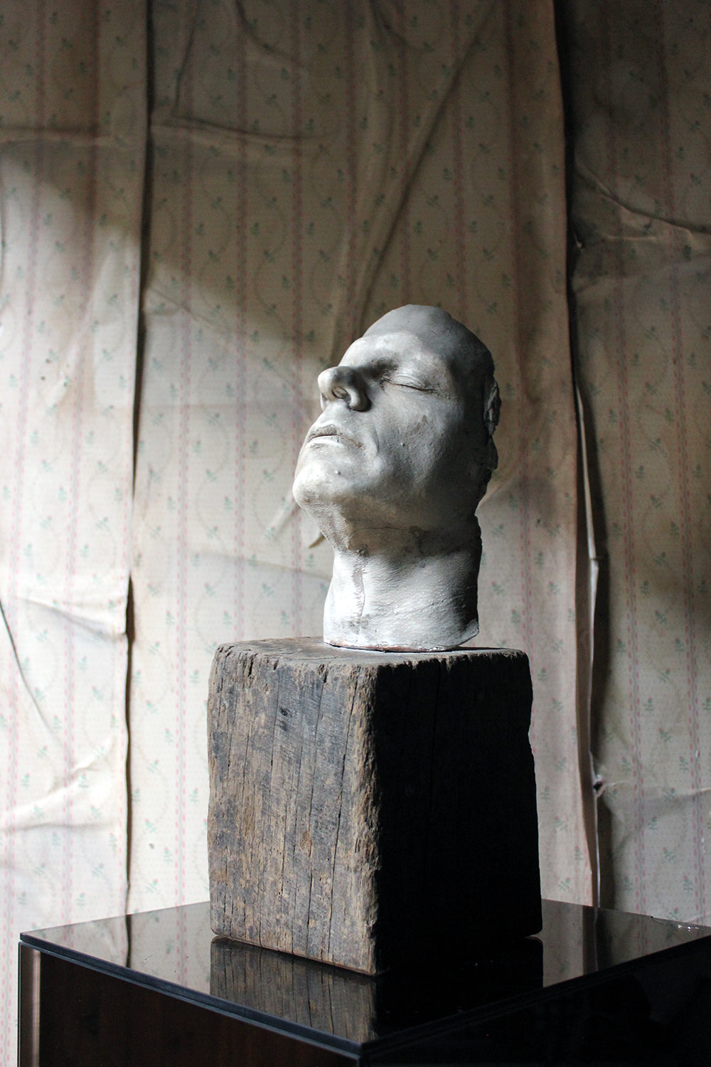 A Finely Cast Early 20thC Plaster Life Mask of a Gentleman