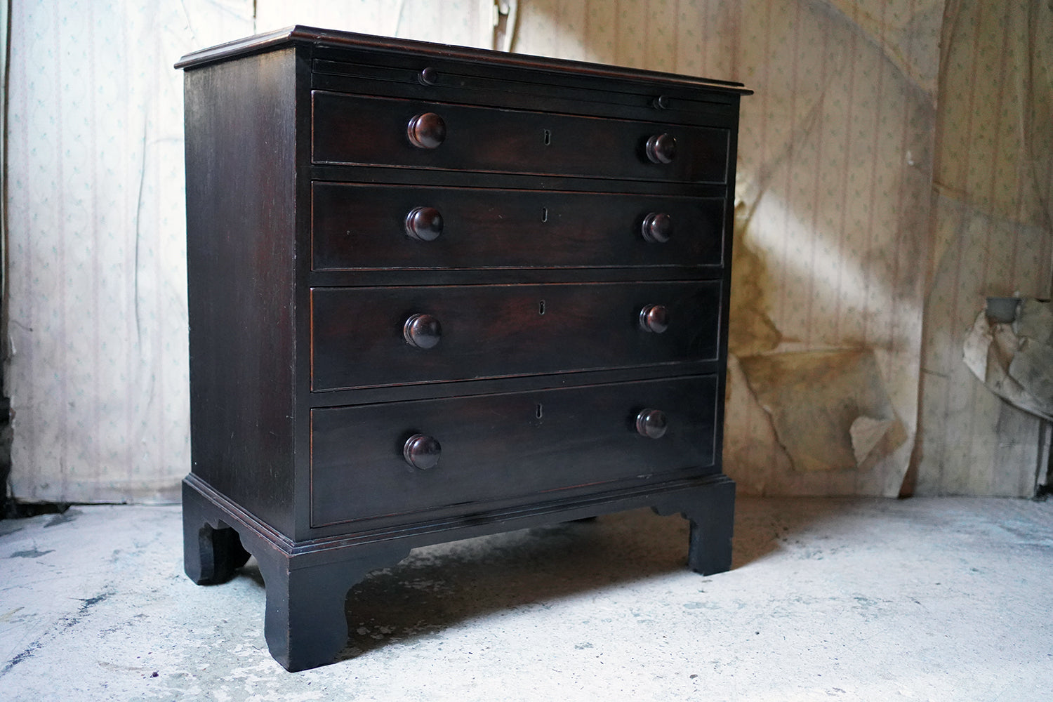 A Good George III Mahogany Bachelors Chest of Drawers c.1780