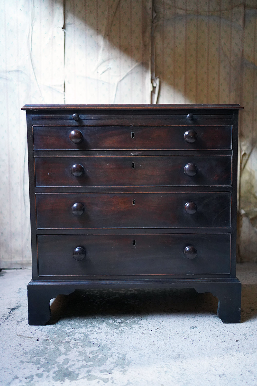 A Good George III Mahogany Bachelors Chest of Drawers c.1780