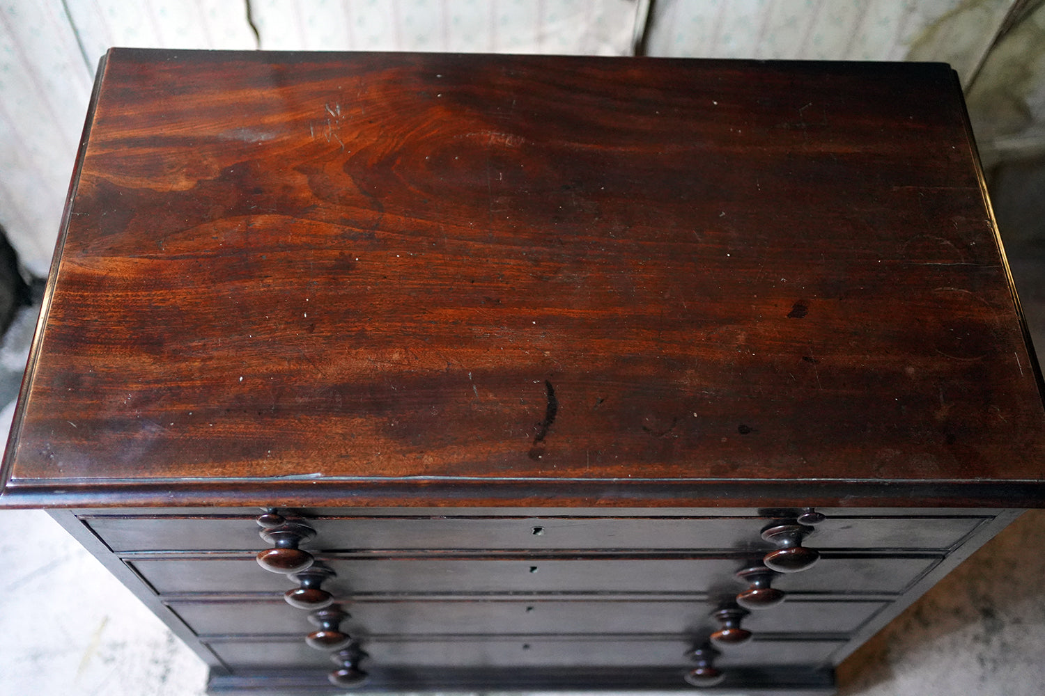 A Good George III Mahogany Bachelors Chest of Drawers c.1780