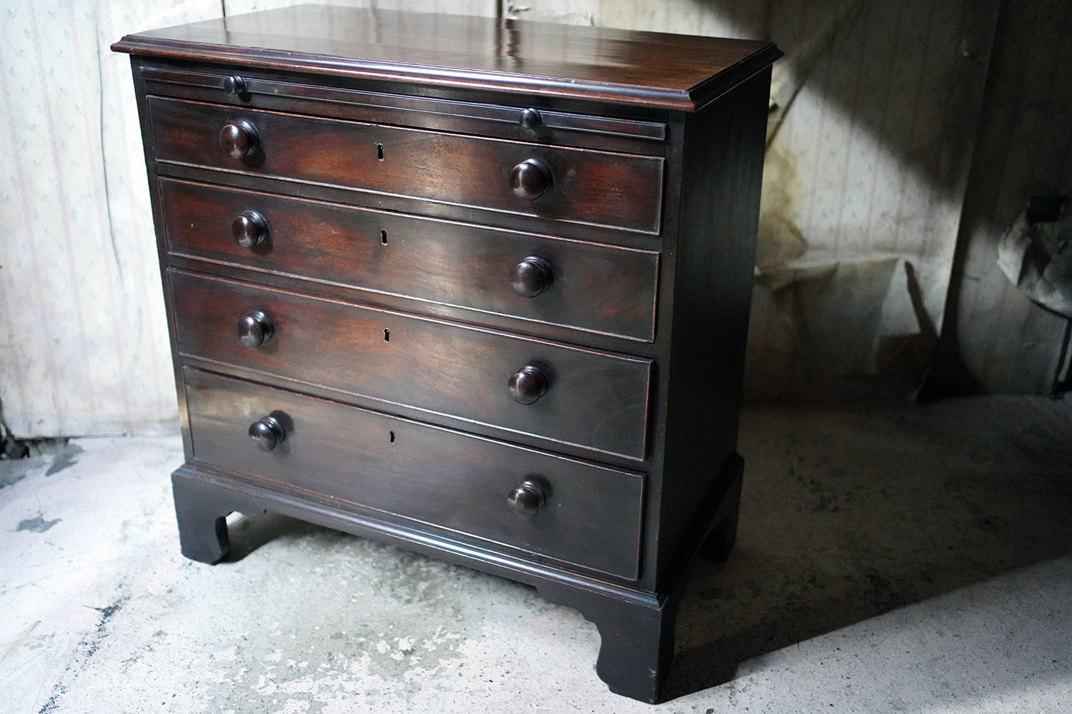 A Good George III Mahogany Bachelors Chest of Drawers c.1780