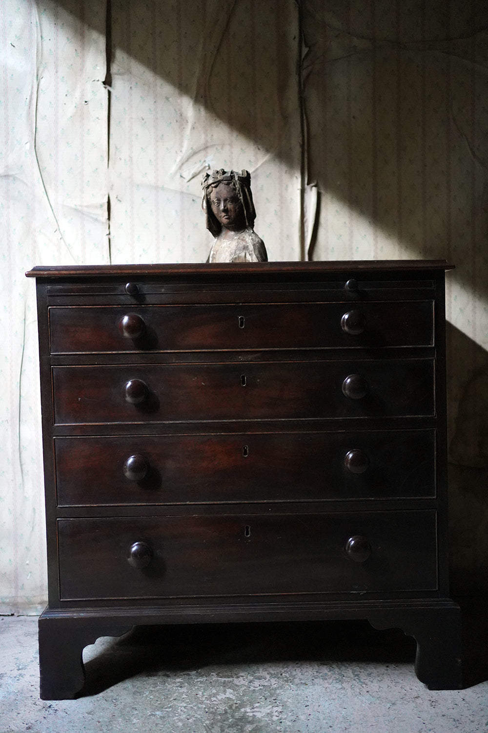 A Good George III Mahogany Bachelors Chest of Drawers c.1780