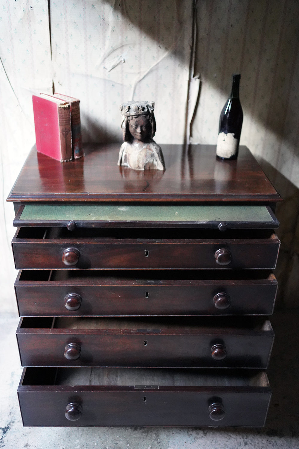 A Good George III Mahogany Bachelors Chest of Drawers c.1780