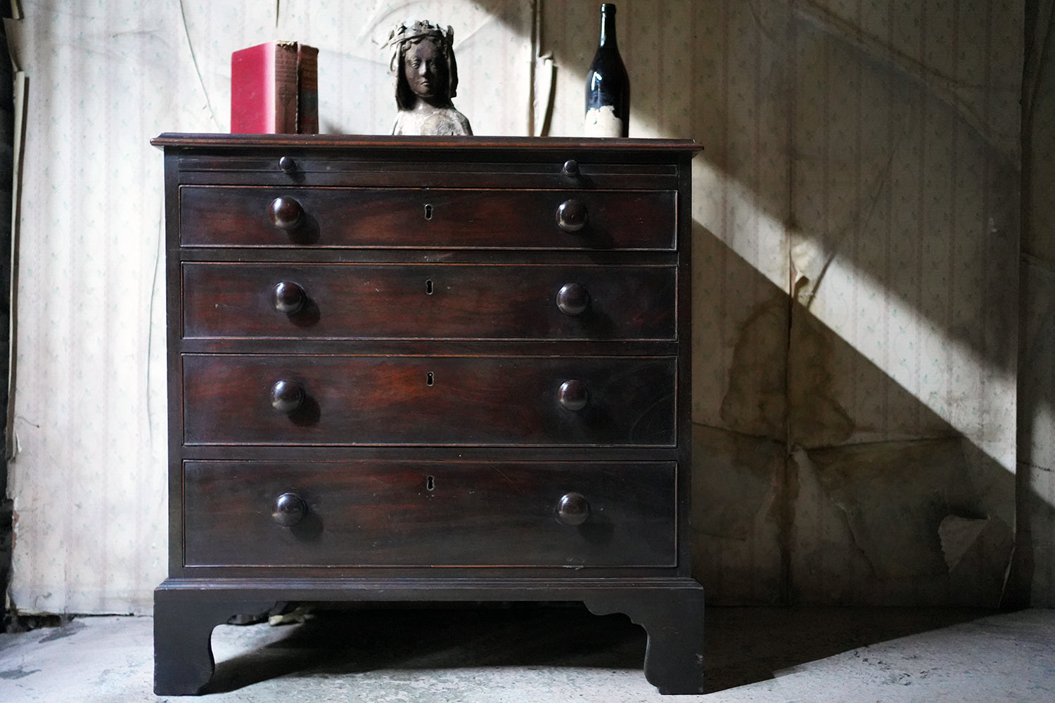 A Good George III Mahogany Bachelors Chest of Drawers c.1780