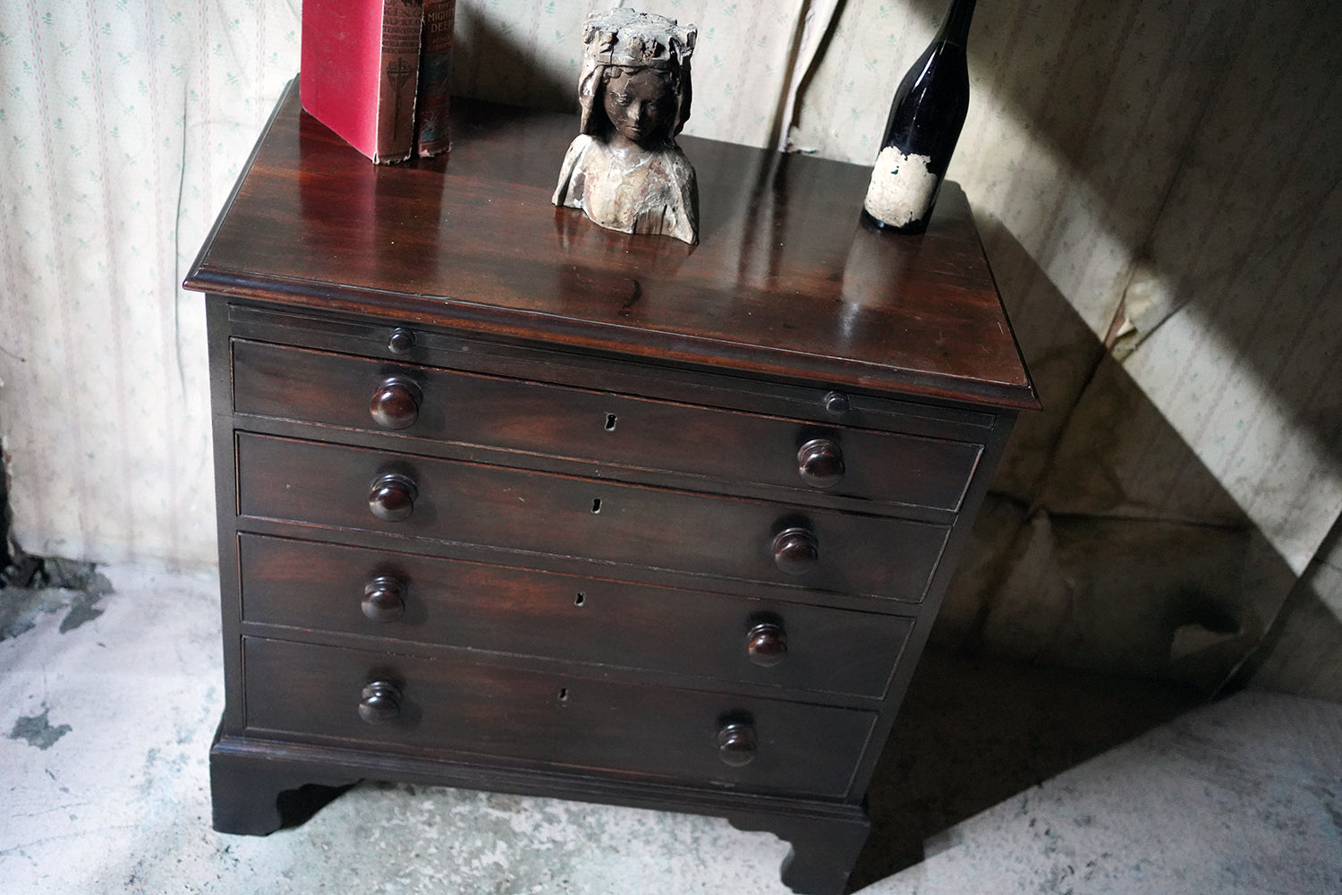 A Good George III Mahogany Bachelors Chest of Drawers c.1780