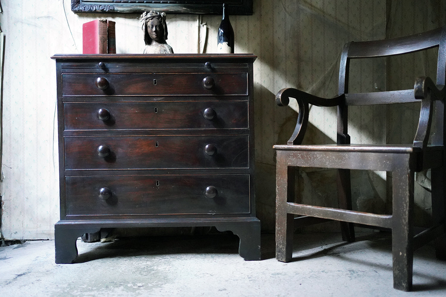 A Good George III Mahogany Bachelors Chest of Drawers c.1780