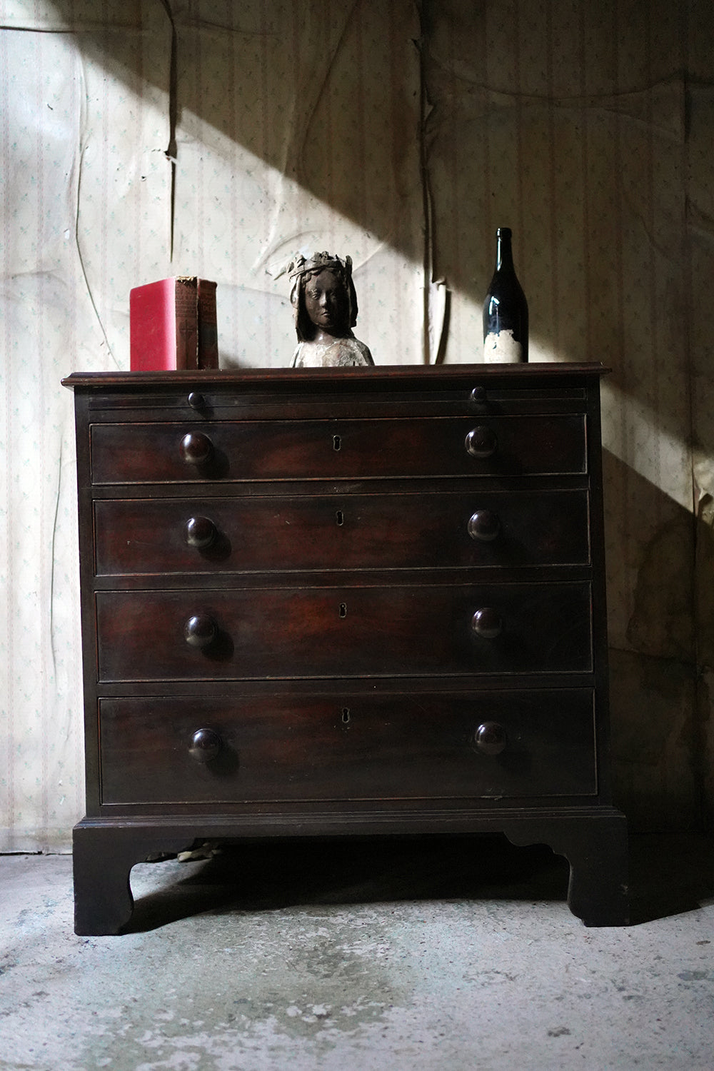 A Good George III Mahogany Bachelors Chest of Drawers c.1780