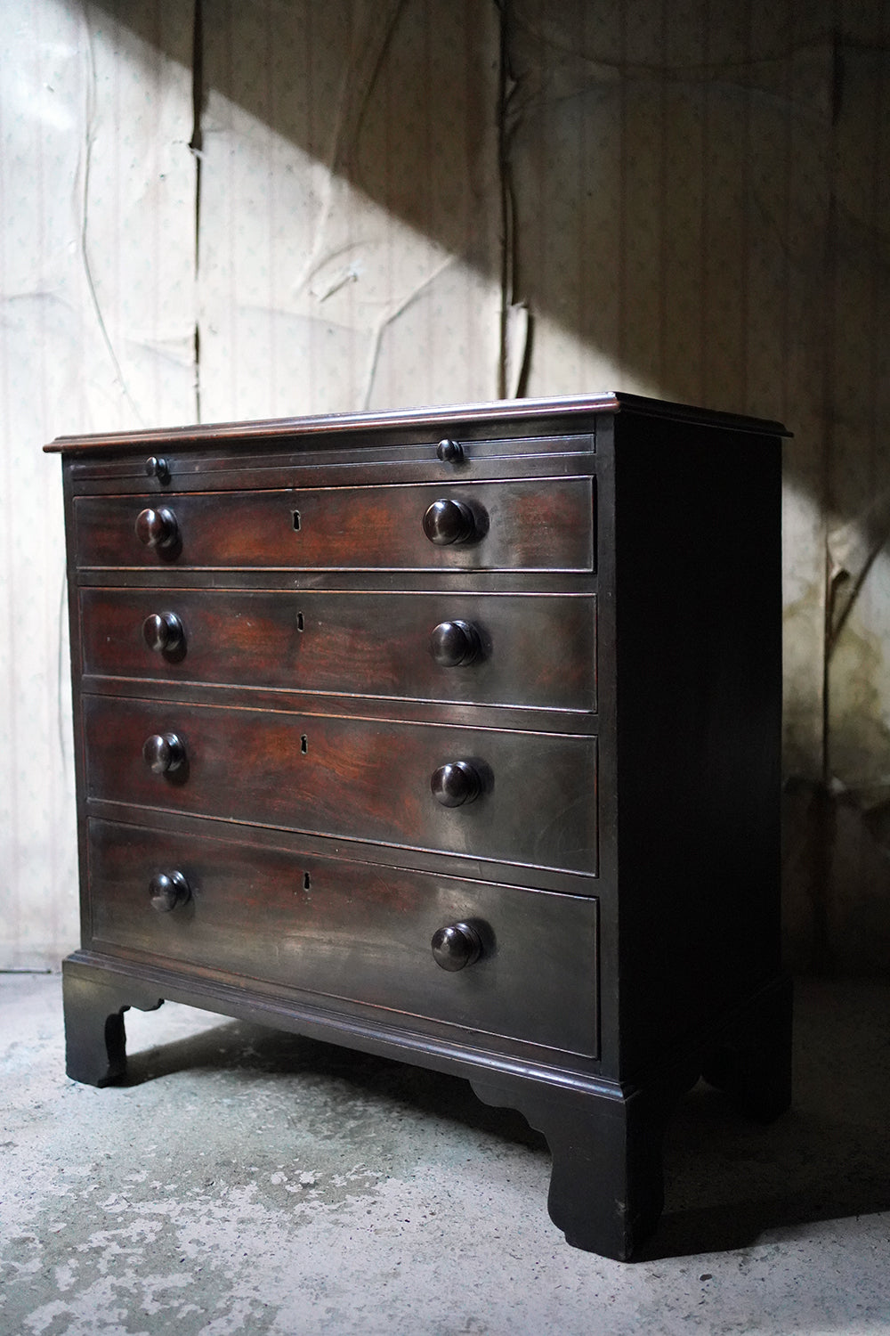 A Good George III Mahogany Bachelors Chest of Drawers c.1780