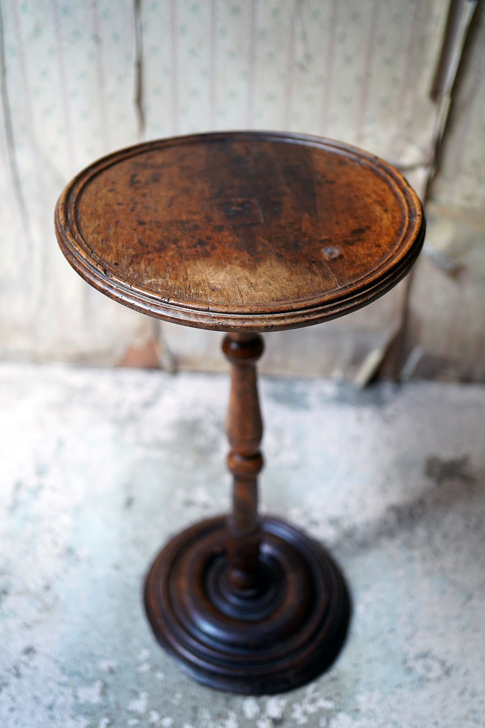 A Good Early 19thC Walnut Wine Table c.1810-20