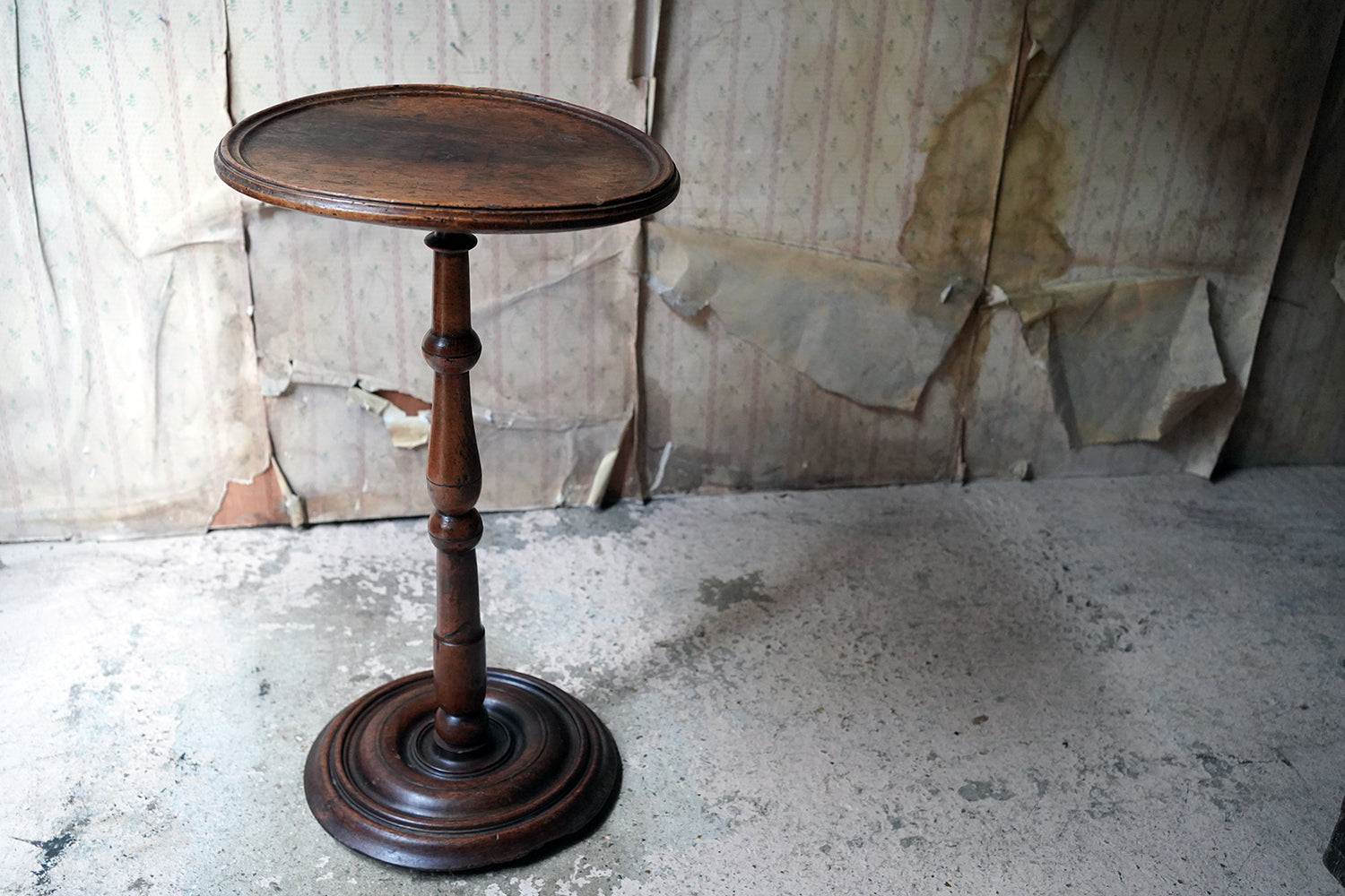 A Good Early 19thC Walnut Wine Table c.1810-20