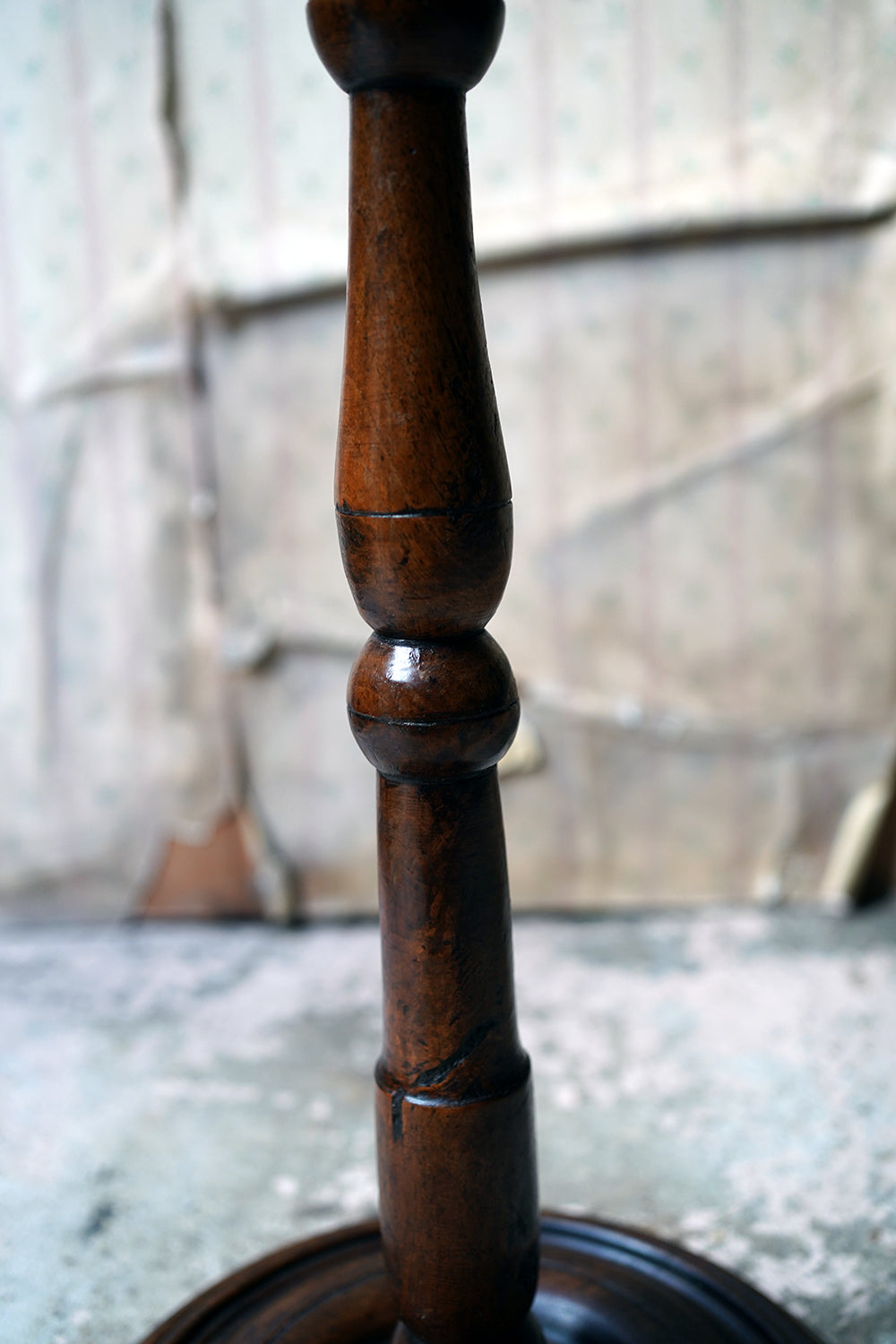 A Good Early 19thC Walnut Wine Table c.1810-20