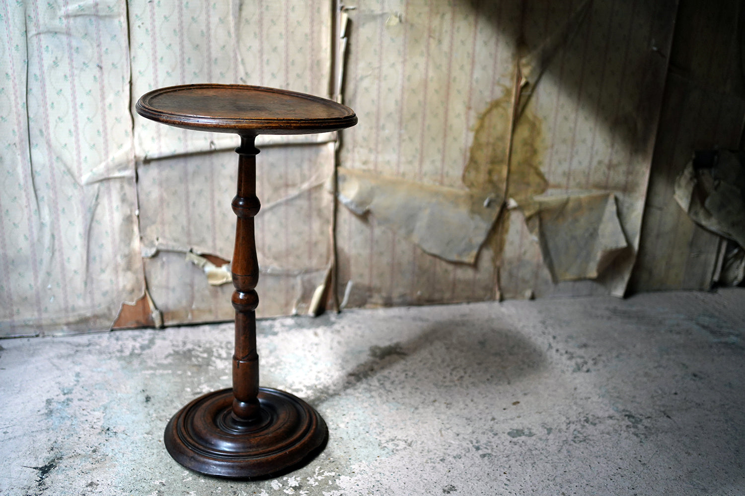 A Good Early 19thC Walnut Wine Table c.1810-20