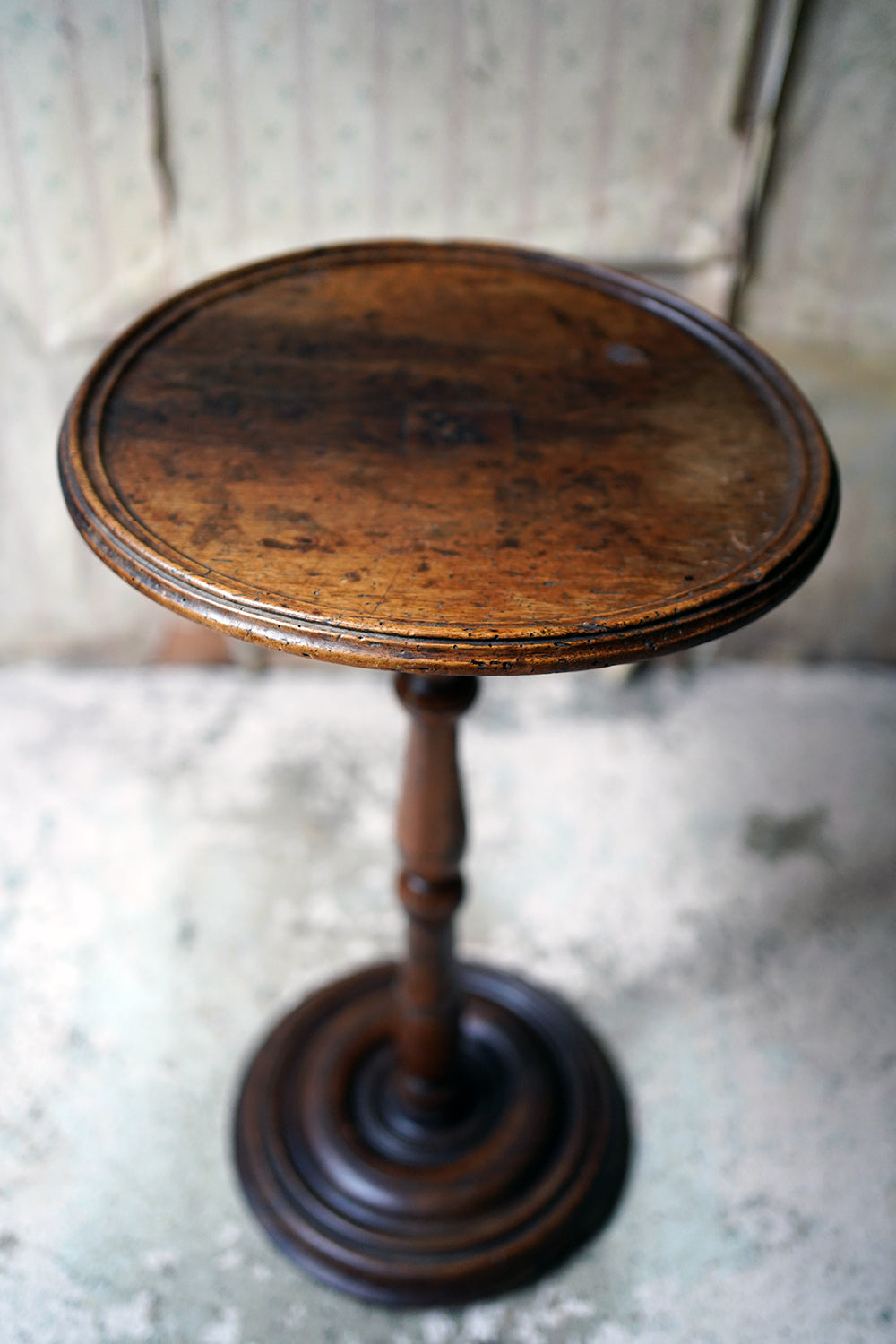 A Good Early 19thC Walnut Wine Table c.1810-20