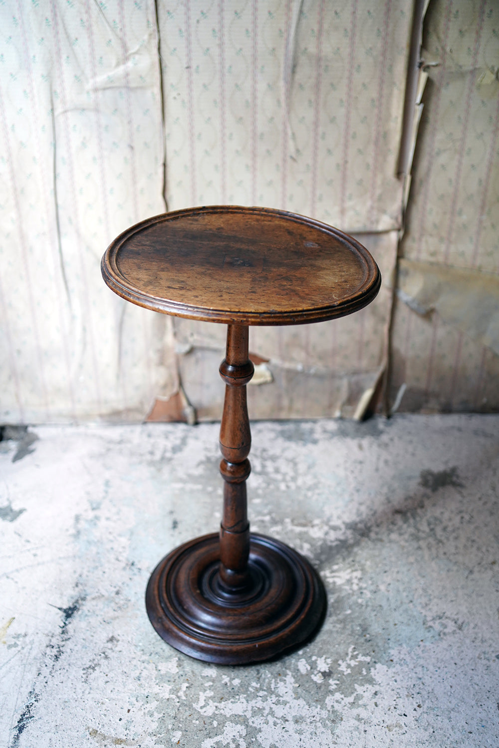 A Good Early 19thC Walnut Wine Table c.1810-20