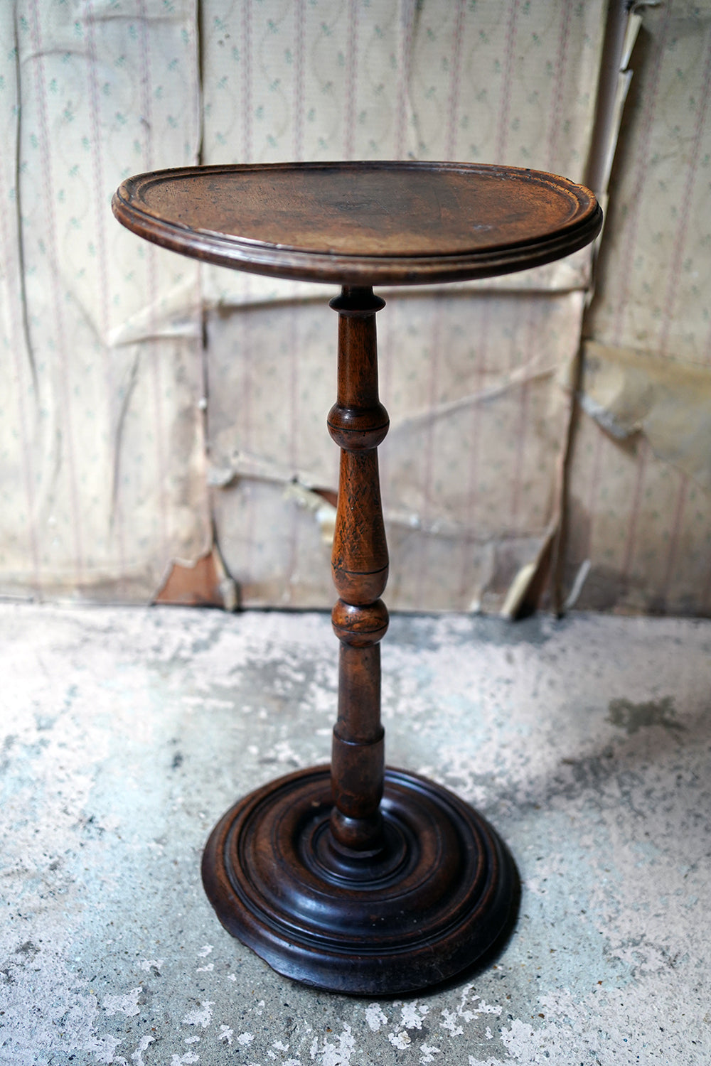 A Good Early 19thC Walnut Wine Table c.1810-20