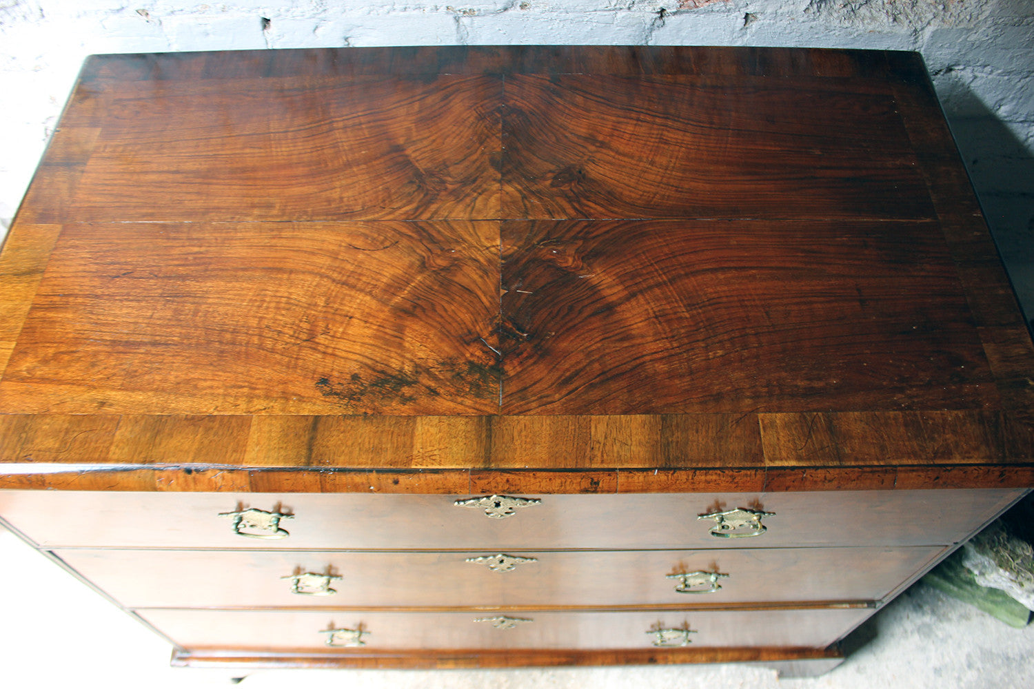 A Delightful Queen Anne Period Walnut Chest of Drawers c.1710
