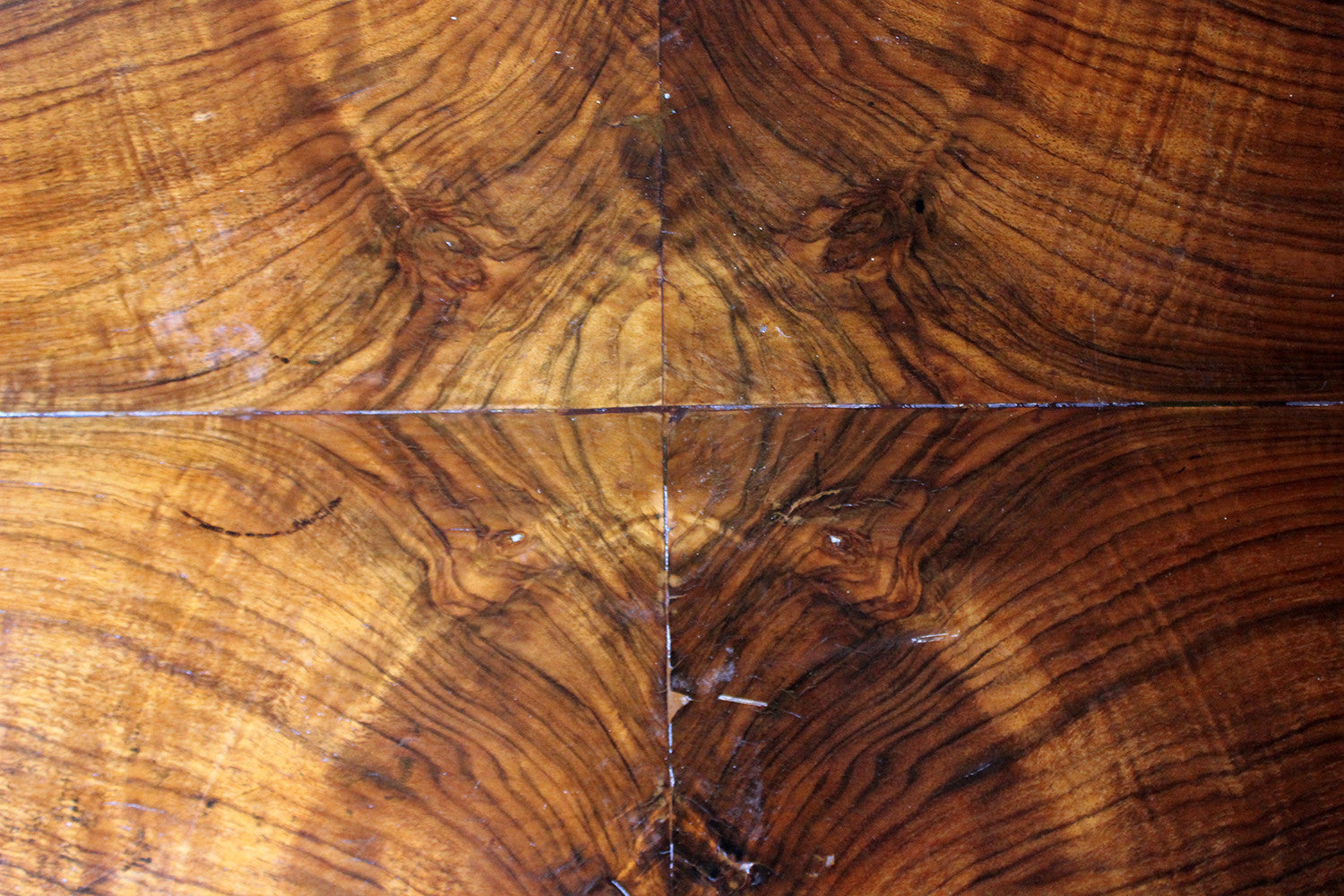 A Delightful Queen Anne Period Walnut Chest of Drawers c.1710