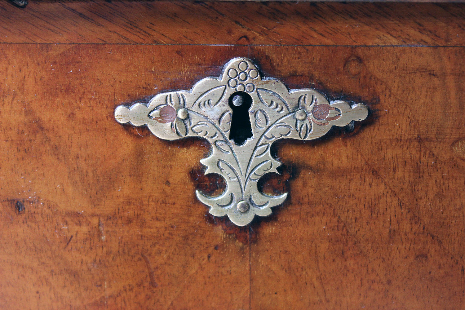 A Delightful Queen Anne Period Walnut Chest of Drawers c.1710