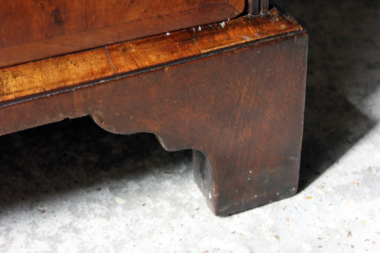 A Delightful Queen Anne Period Walnut Chest of Drawers c.1710