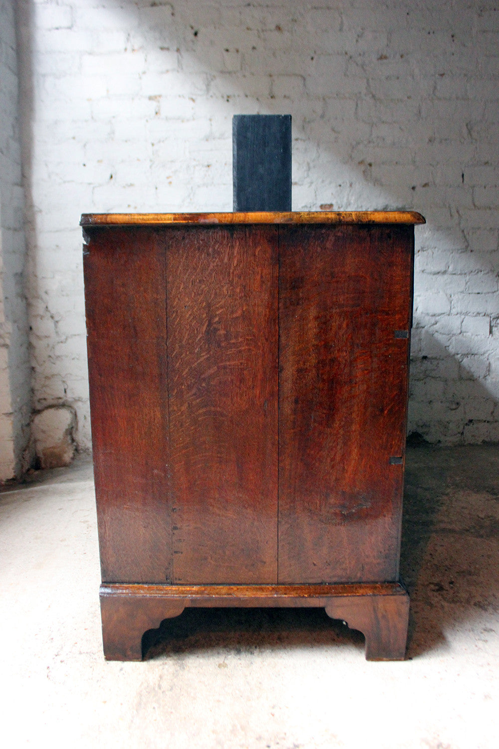 A Delightful Queen Anne Period Walnut Chest of Drawers c.1710