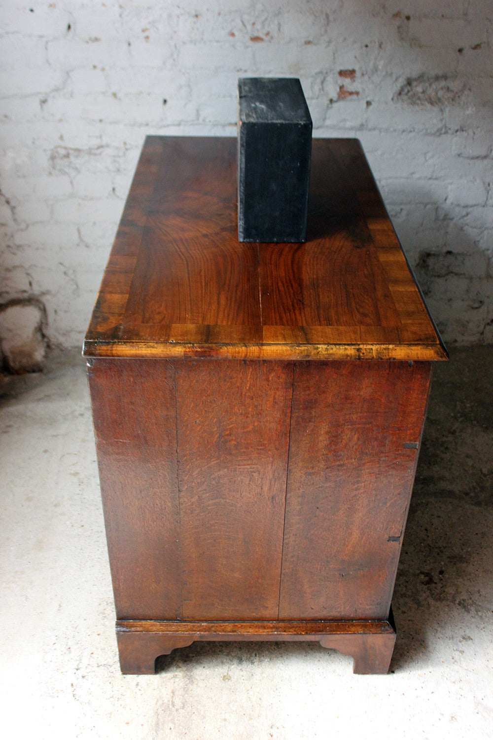 A Delightful Queen Anne Period Walnut Chest of Drawers c.1710