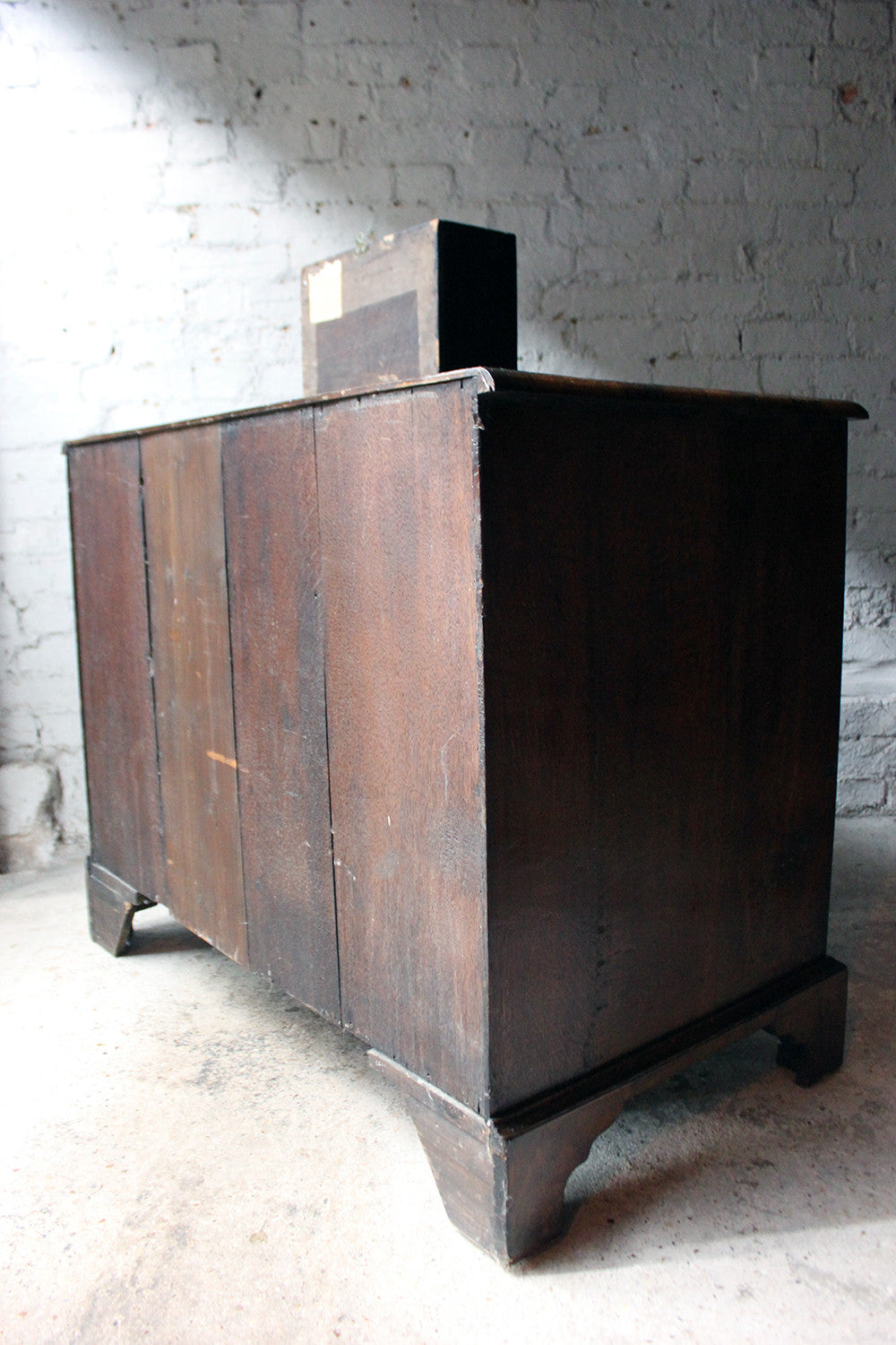 A Delightful Queen Anne Period Walnut Chest of Drawers c.1710