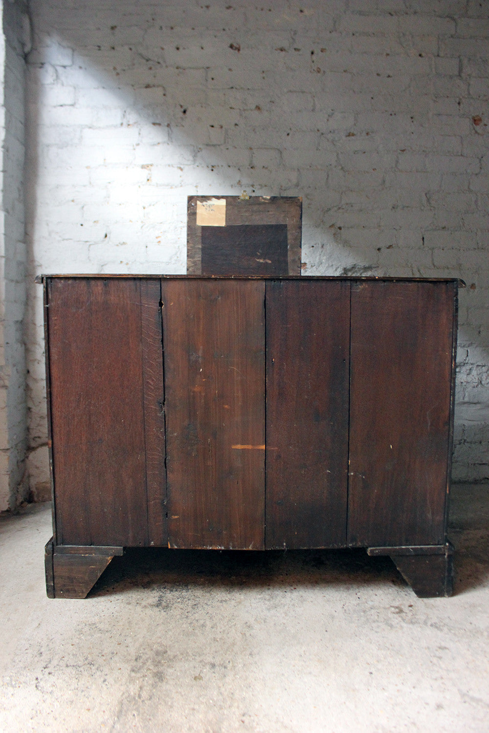 A Delightful Queen Anne Period Walnut Chest of Drawers c.1710