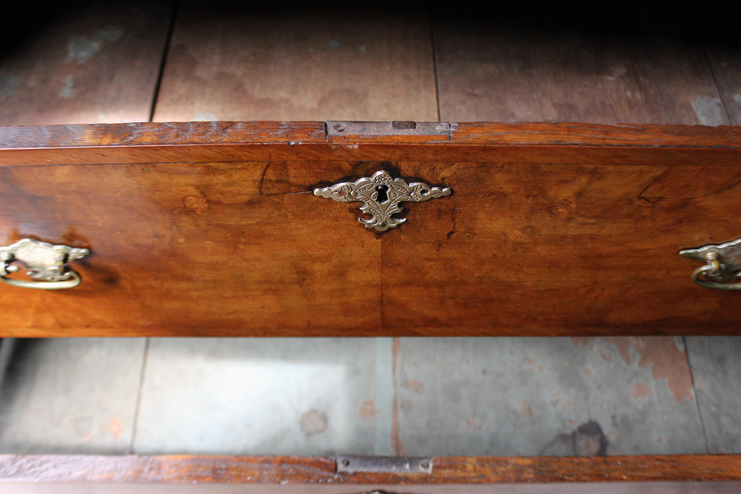 A Delightful Queen Anne Period Walnut Chest of Drawers c.1710