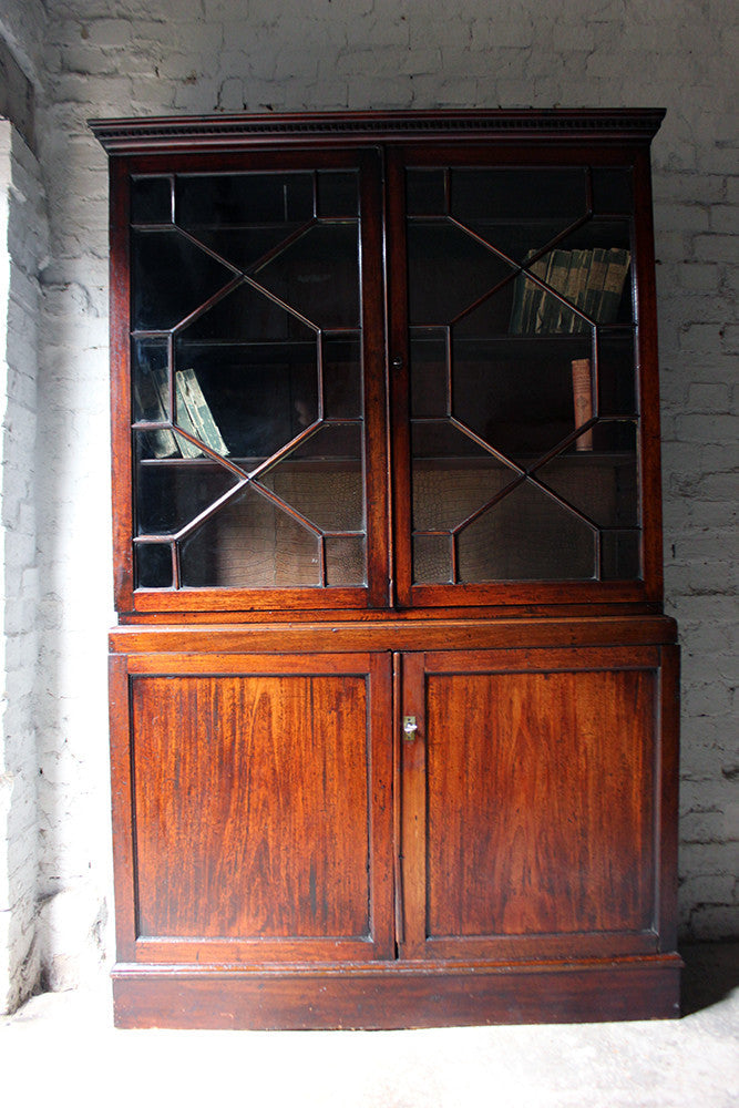 A Beautiful Regency Period Mahogany Astragal Glazed Bookcase c.1820