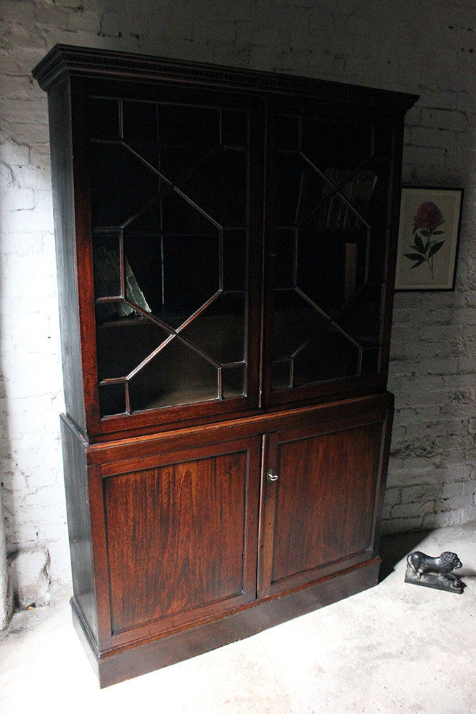 A Beautiful Regency Period Mahogany Astragal Glazed Bookcase c.1820