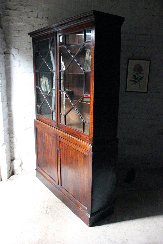 A Beautiful Regency Period Mahogany Astragal Glazed Bookcase c.1820