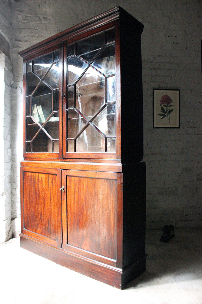 A Beautiful Regency Period Mahogany Astragal Glazed Bookcase c.1820