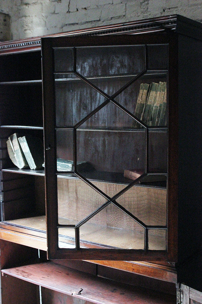 A Beautiful Regency Period Mahogany Astragal Glazed Bookcase c.1820