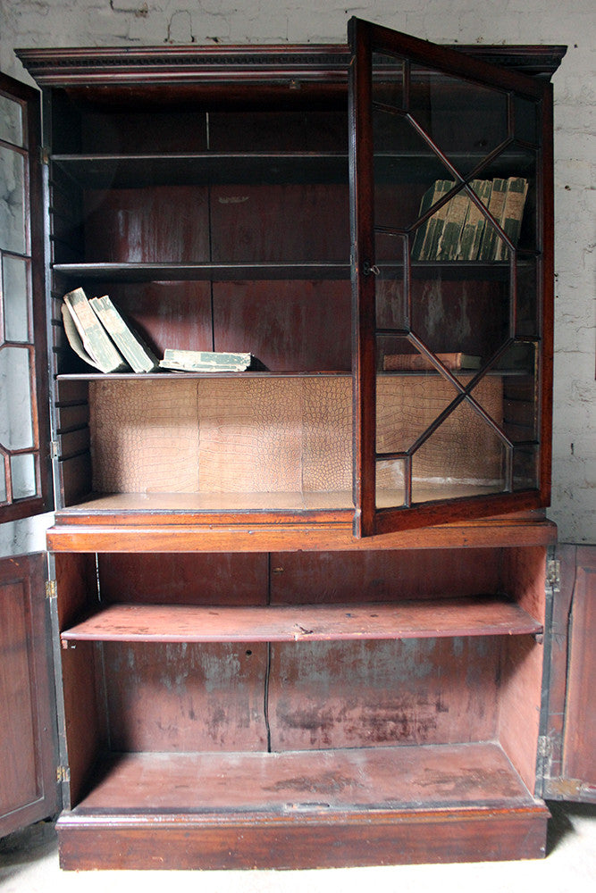 A Beautiful Regency Period Mahogany Astragal Glazed Bookcase c.1820