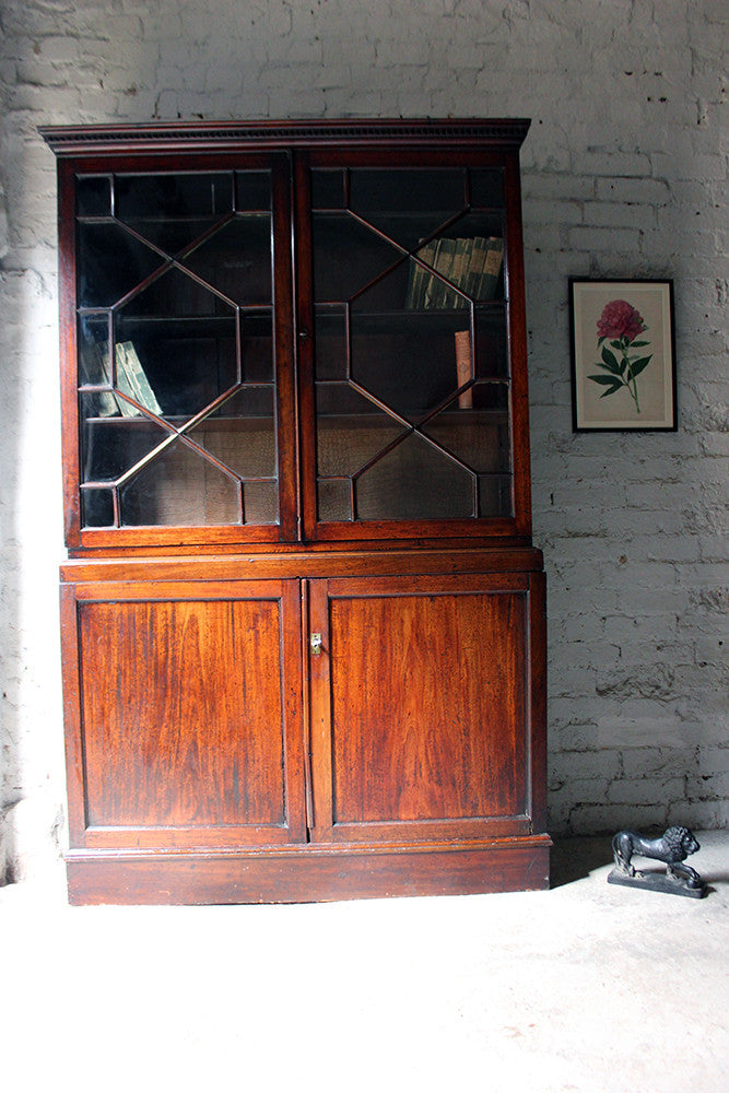 A Beautiful Regency Period Mahogany Astragal Glazed Bookcase c.1820