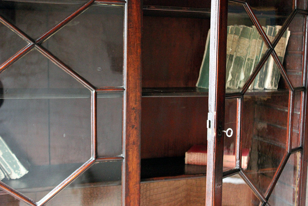 A Beautiful Regency Period Mahogany Astragal Glazed Bookcase c.1820