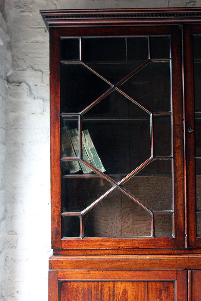 A Beautiful Regency Period Mahogany Astragal Glazed Bookcase c.1820
