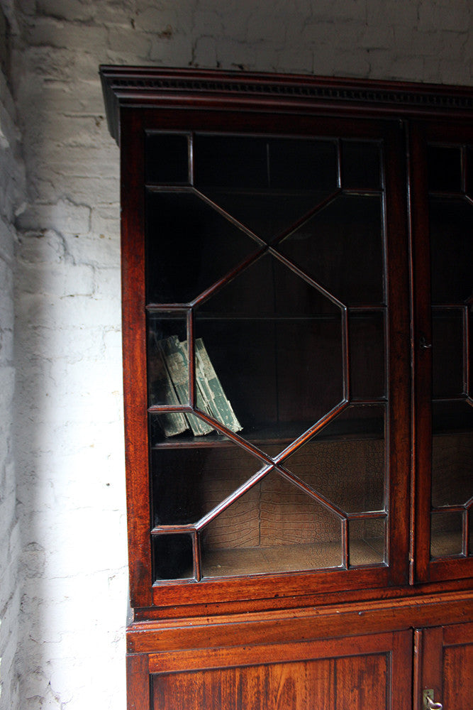 A Beautiful Regency Period Mahogany Astragal Glazed Bookcase c.1820