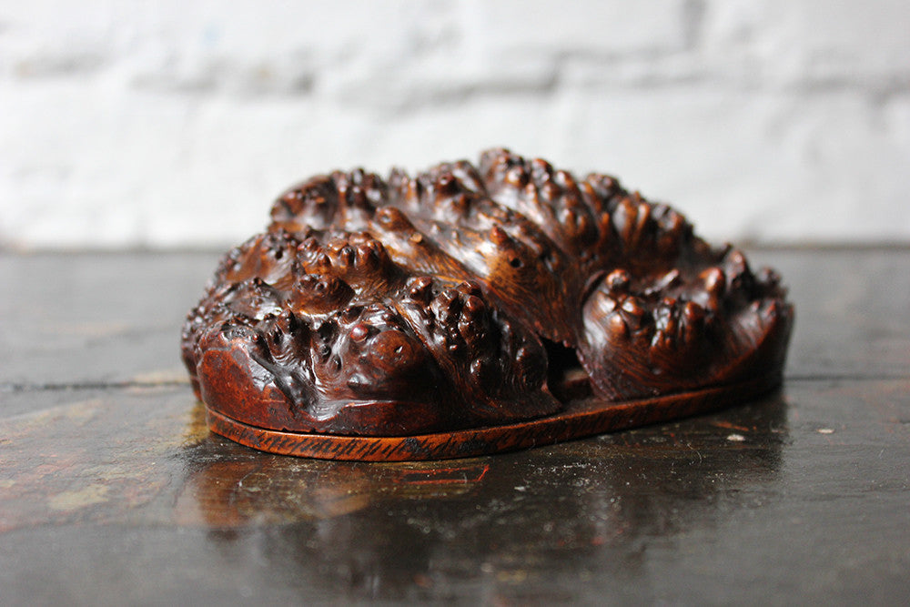 A Charming c.1820 Pen & Ink Naively Decorated Scottish Burr Root Wood Snuff Mull; 'Tam o'Shanter'