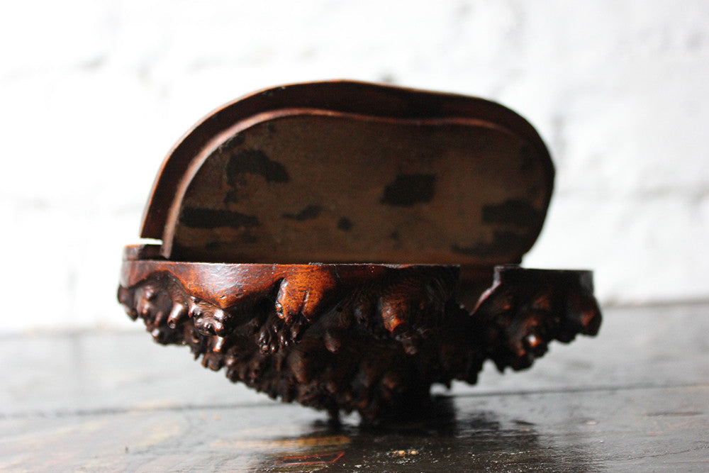 A Charming c.1820 Pen & Ink Naively Decorated Scottish Burr Root Wood Snuff Mull; 'Tam o'Shanter'